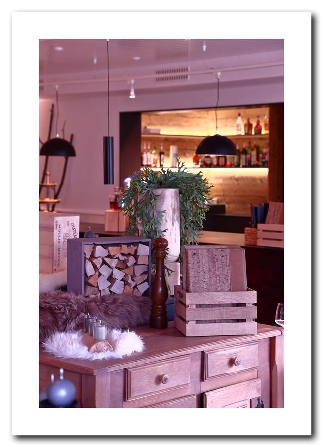 Delémont Hotel-Rotisserie La Tour Rouge מראה חיצוני תמונה